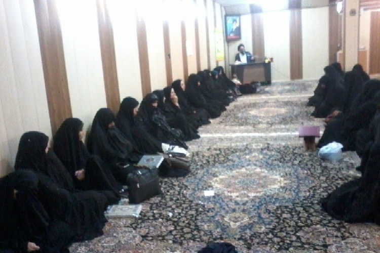 برگزاری تفسیر عمومی ویژه خواهران در موسسه زینبیه لردگان