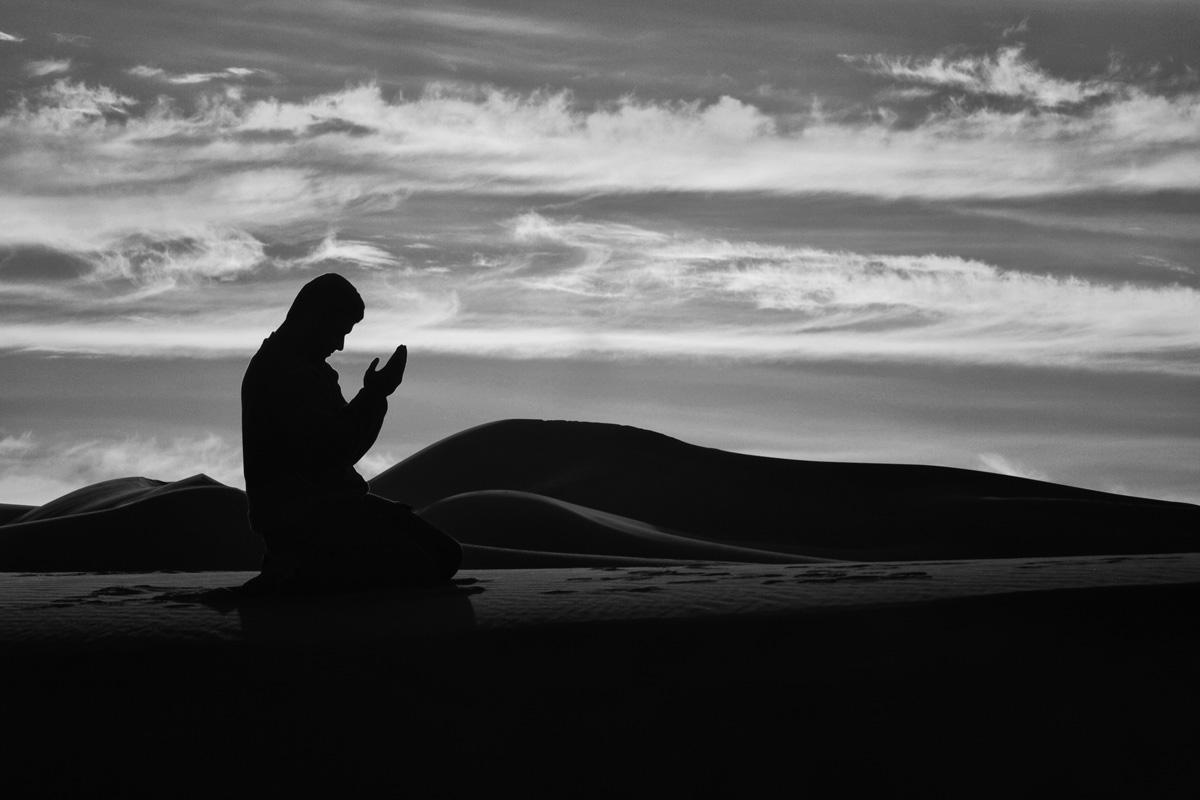 " هرگز نمازت را ترک مکن "