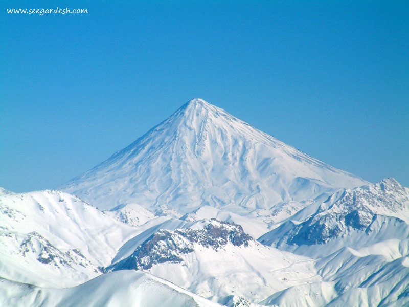 عکس هایی از بلند ترین قله آتشفشانی آسیا