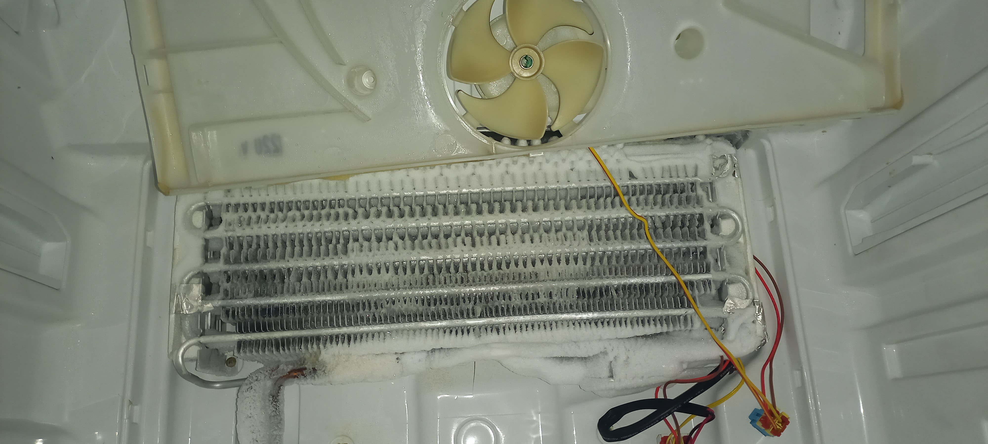 تعمیرات انواع یخچال در شهر بندر عباس 09053861877