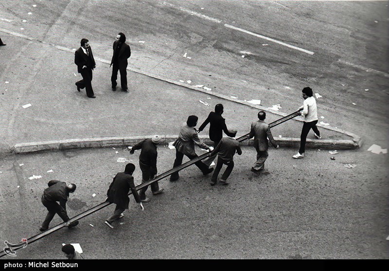 سال ها 56 و 57 مردم هر روز در خیابان راهپیمیایی داشتند