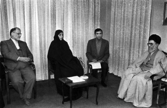 خانم بی نظیر بوتو نخست وزیر پاکستان چادر