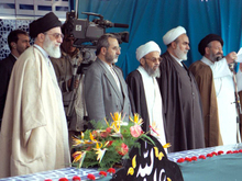 مقام معظم رهبری در دیدار مردم ساوه - ۱۳۷۹
