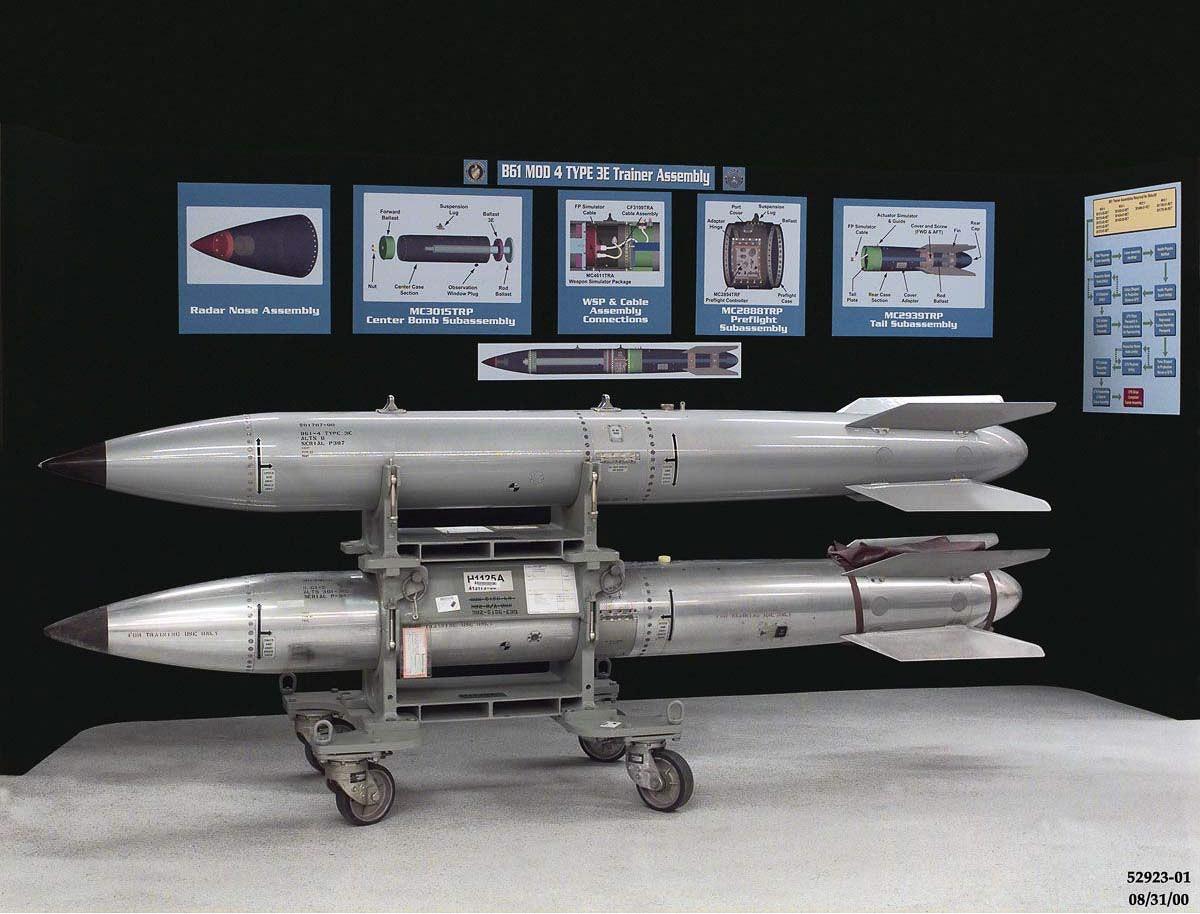 Б 61 11. B61 ядерное оружие. B61 бомба мощность. 61 Бомба. Ядерная бомба США b61-12.