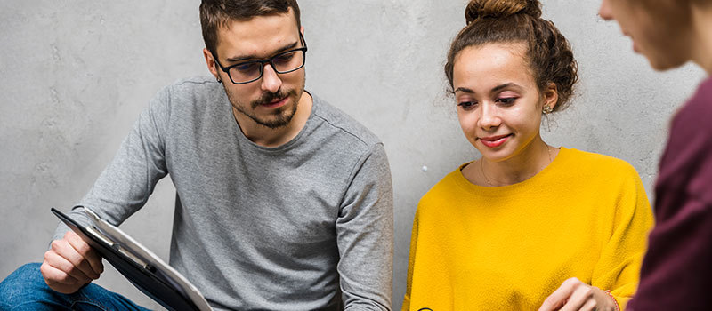 برای توسعه فردی با آموزش زبان انگلیسی همراه شوید 